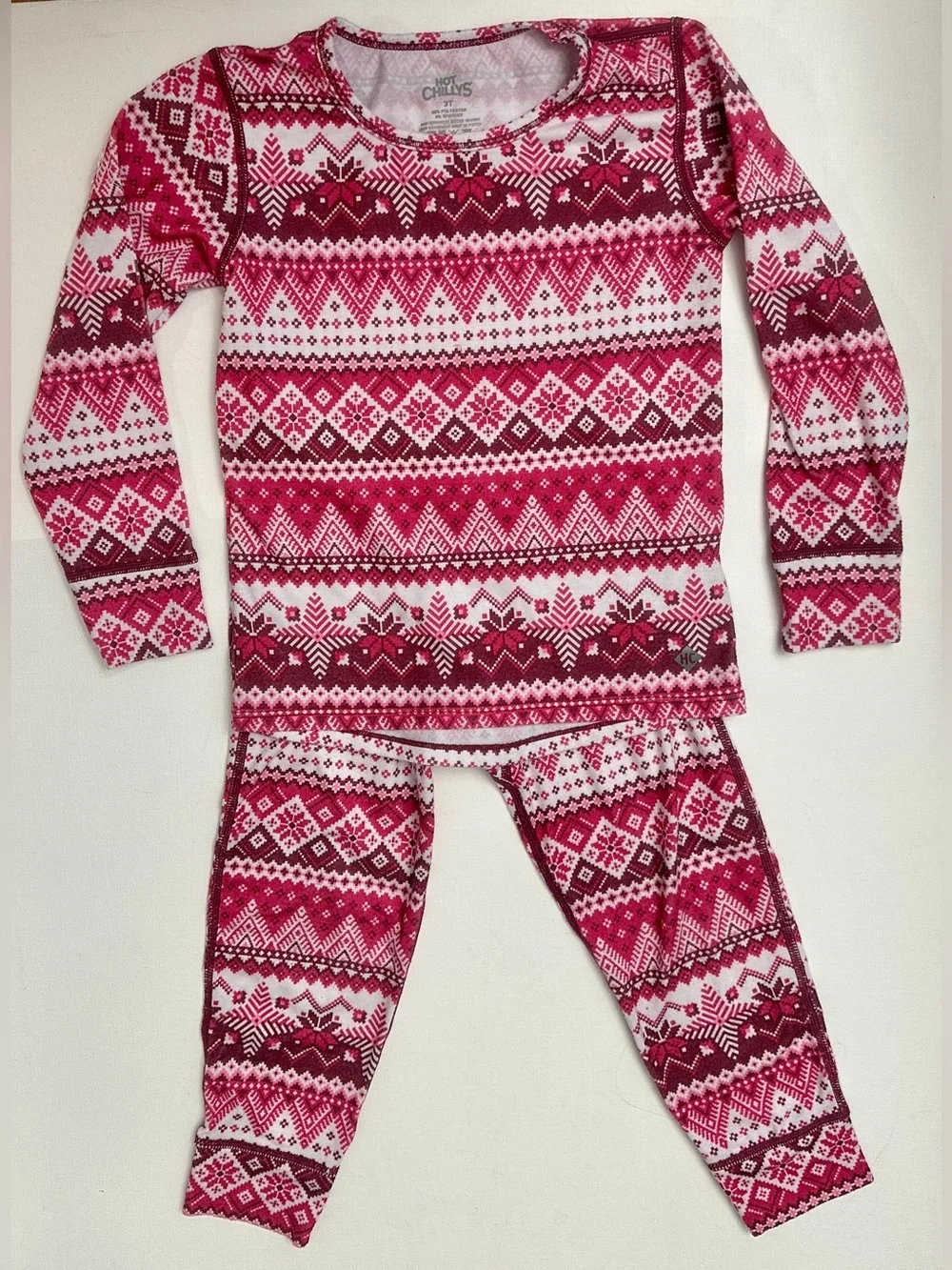 Hot Chillys girl’s print baselayer pajama sets.  Size 3T.